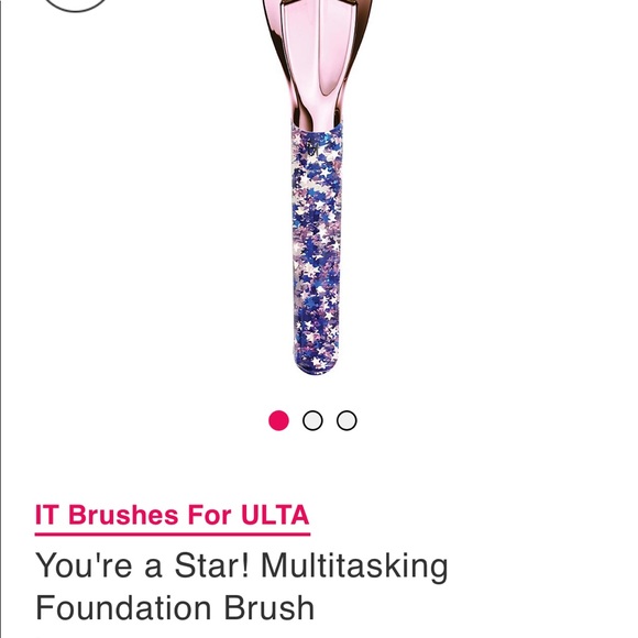 It Cosmetics LTE Star Foundation Brush - Picture 2 of 8